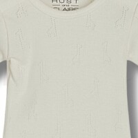 Hust and Claire Baby Body in creme mit Giraffen-Lochmuster |  BEBE-HC 74